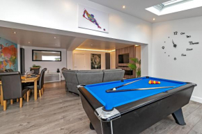 Contractors Dream~POOL TABLE~Close to Luton Airport~Three Double Bedrooms